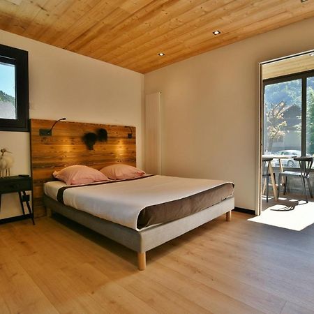 Bel Appartement Centre De Thones Lumineux Et Spacieux Neuf Exteriér fotografie